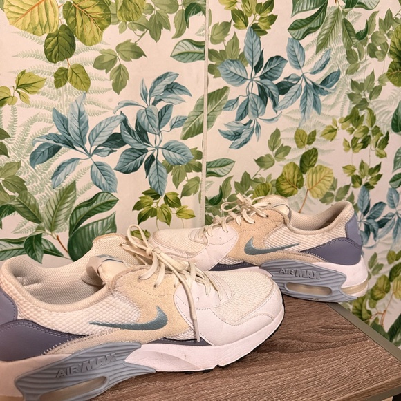 Nike Air Max Sneakers (10.5) - Picture 5 of 8